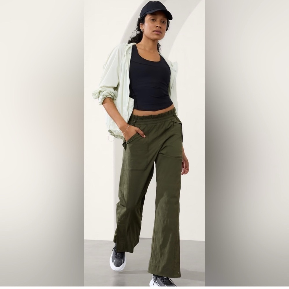 Athleta Trekkie High-Rise Parachute Pants Women’s Size 4 Aspen Olive
